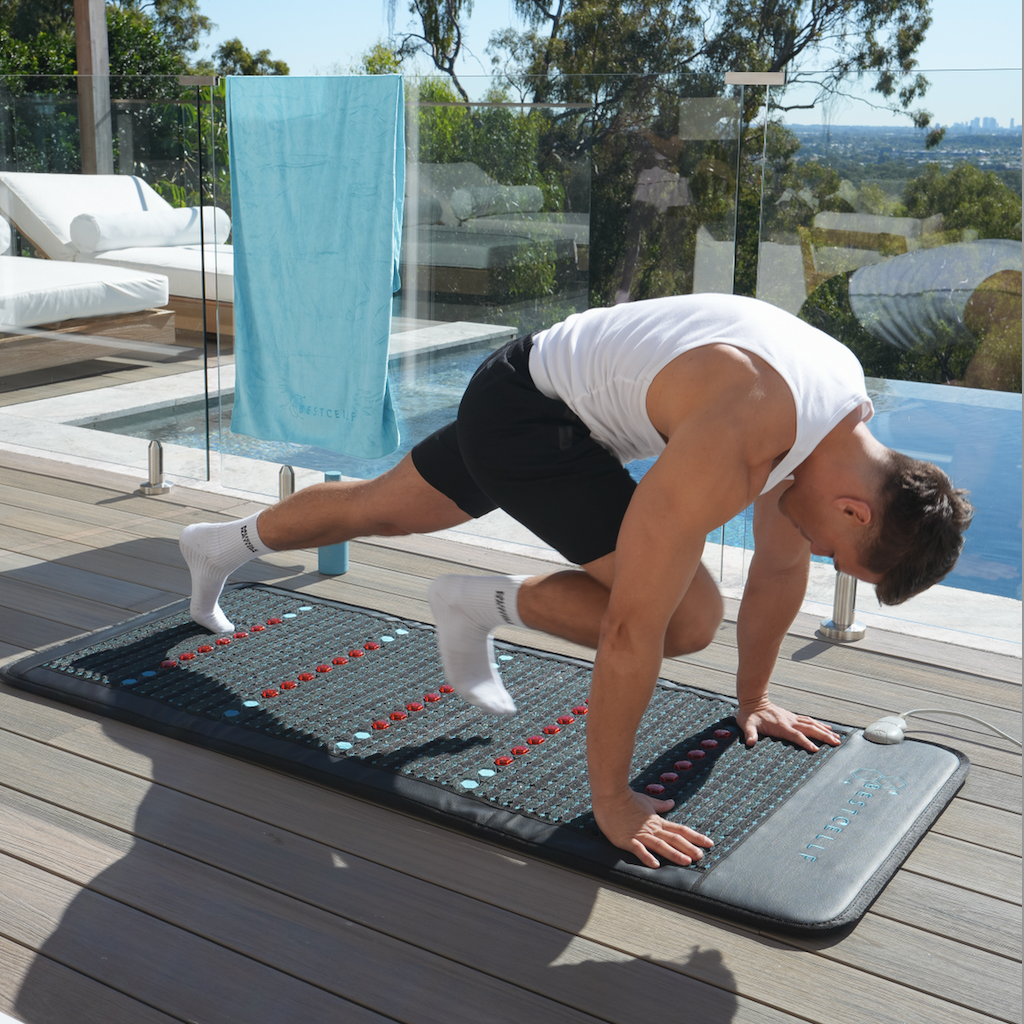 Brett doing mountain climbers on the BEST CELLF Deluxe Mat